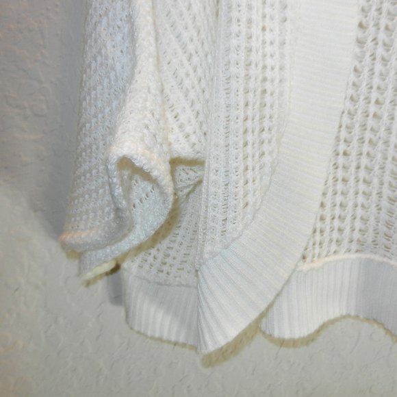 Intriguing Threads White chrocheted shrug - Picture 5 of 6